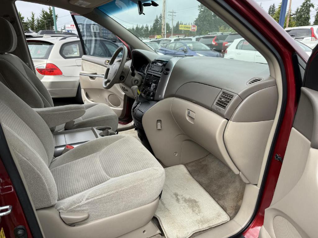 2009 Toyota Sienna Image 24