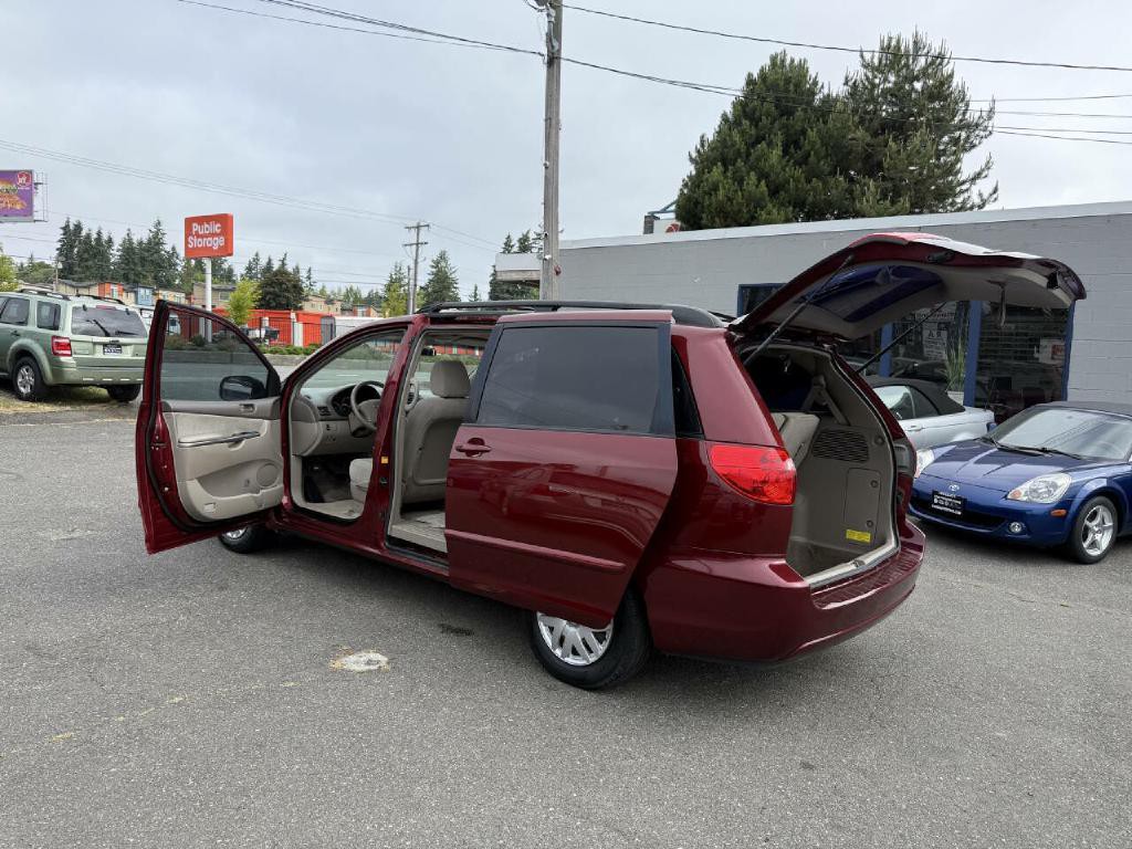 2009 Toyota Sienna Image 26