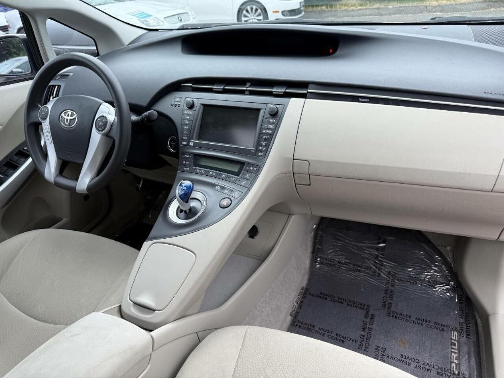 2010 Toyota Prius Image 13
