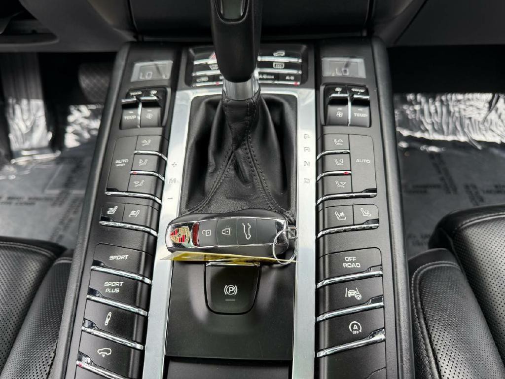 2015 Porsche Macan Image 18