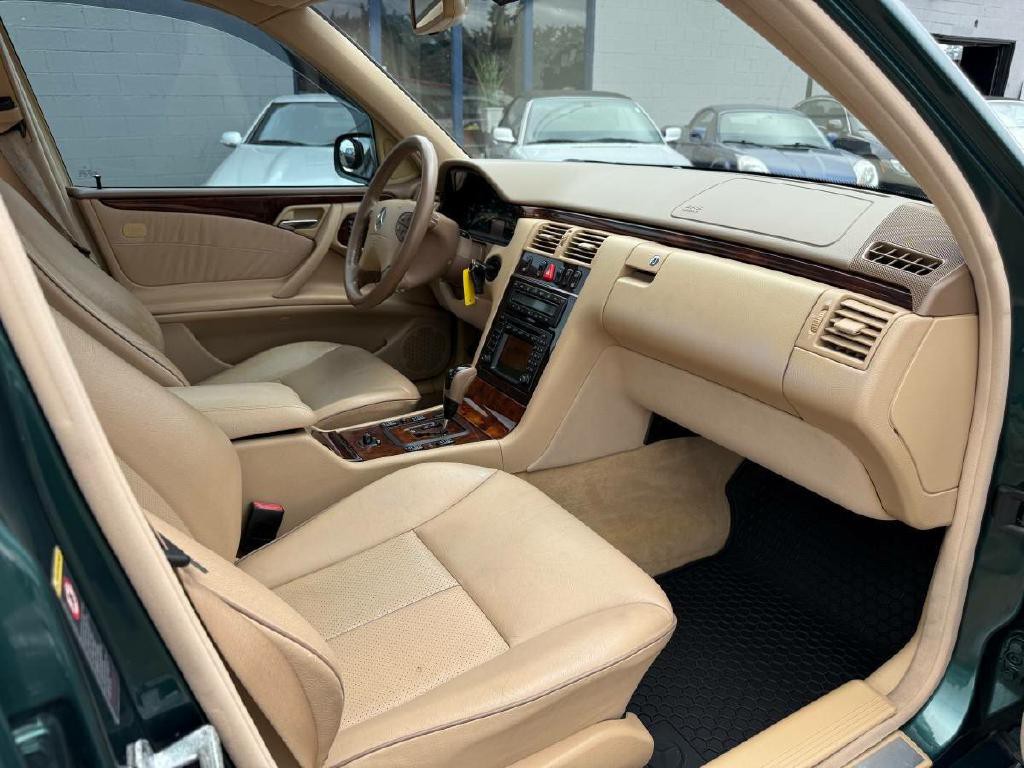 2001 Mercedes-Benz E-Class Image 13
