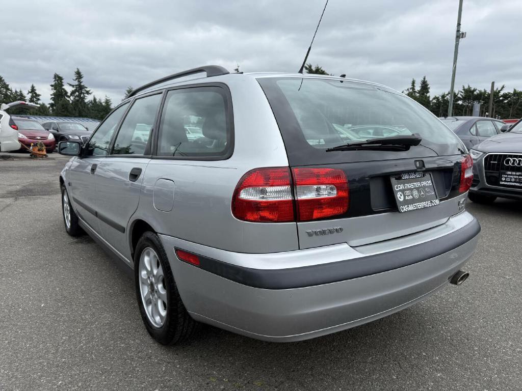 2002 Volvo V40 Image 12