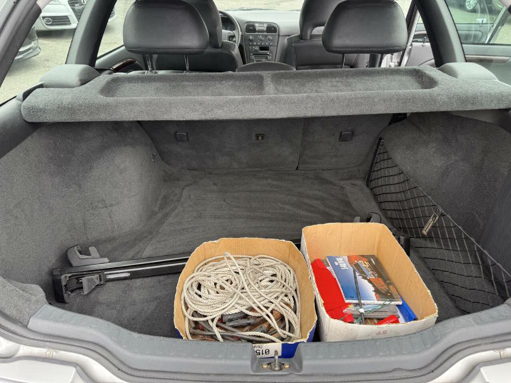 2002 Volvo V40 Image 16