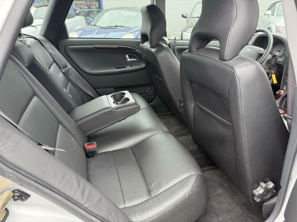 2002 Volvo V40 Image 17