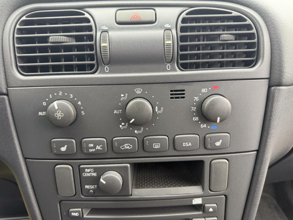 2002 Volvo V40 Image 31