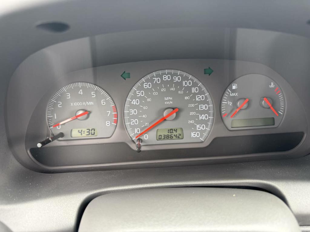 2002 Volvo V40 Image 32