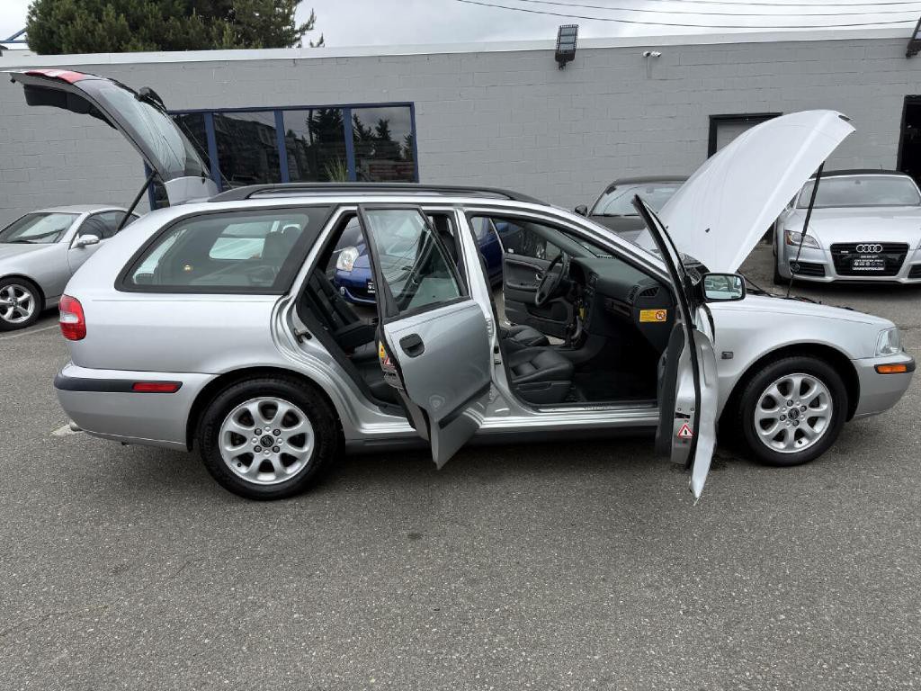 2002 Volvo V40 Image 33