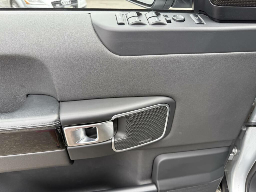 2010 Land Rover Range Rover Image 11