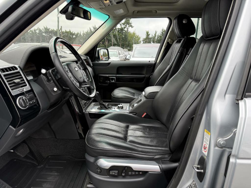 2010 Land Rover Range Rover Image 12