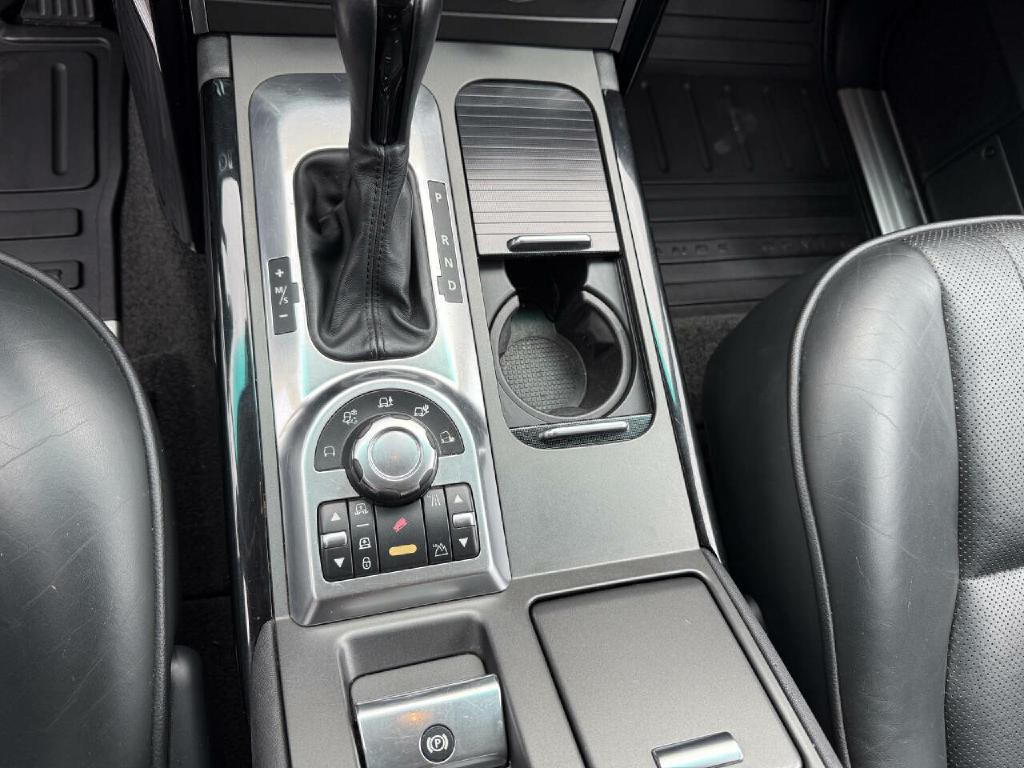 2010 Land Rover Range Rover Image 17