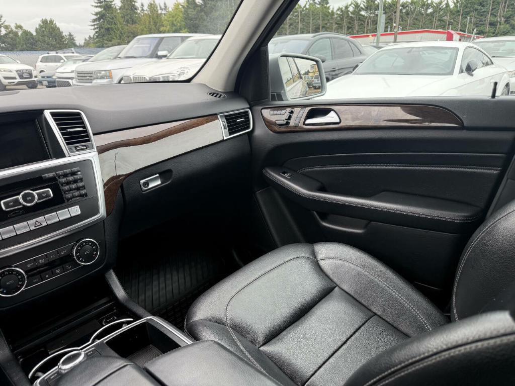 2012 Mercedes-Benz M-Class Image 16