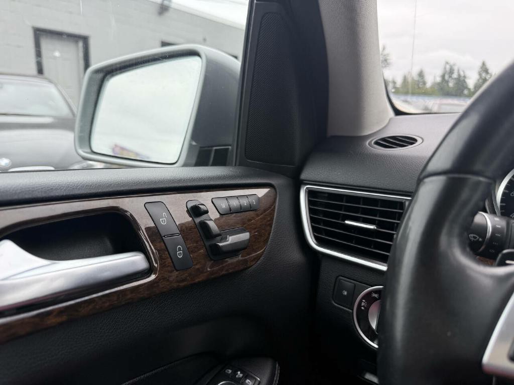 2012 Mercedes-Benz M-Class Image 25