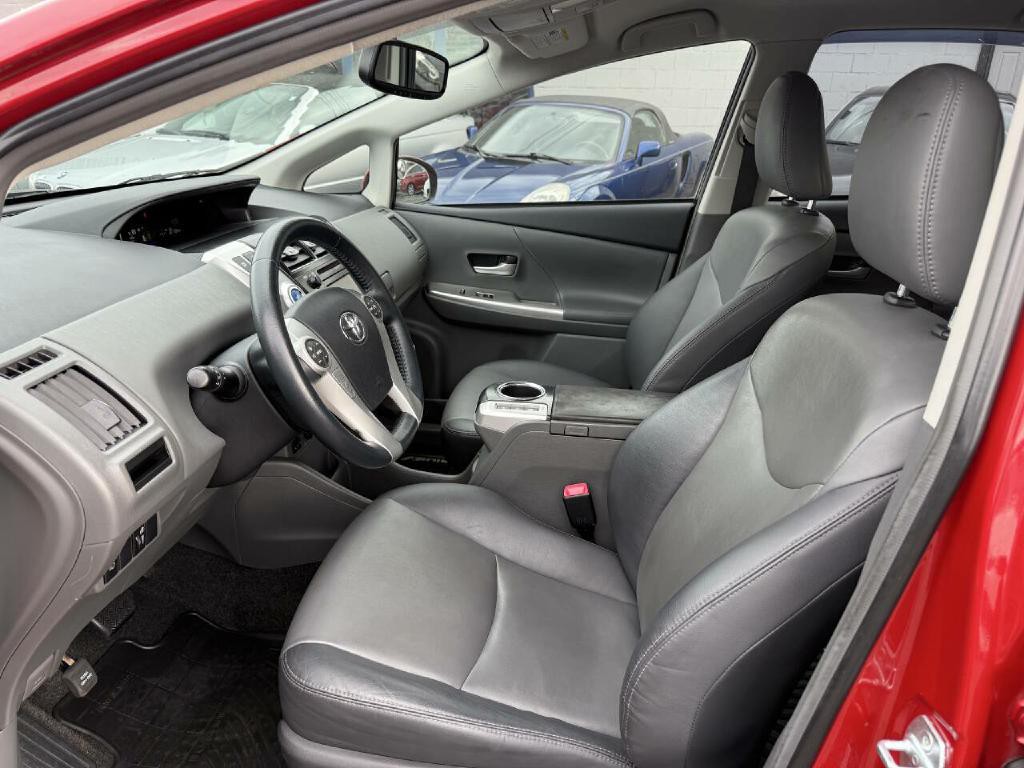 2013 Toyota Prius Image 11