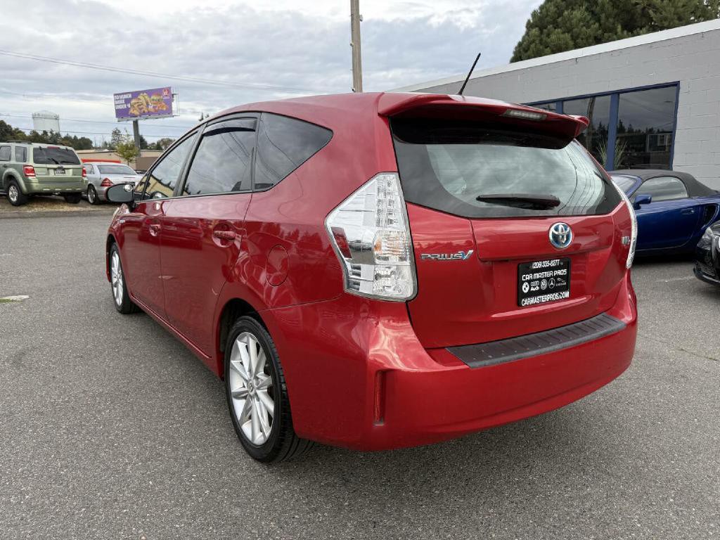 2013 Toyota Prius Image 12