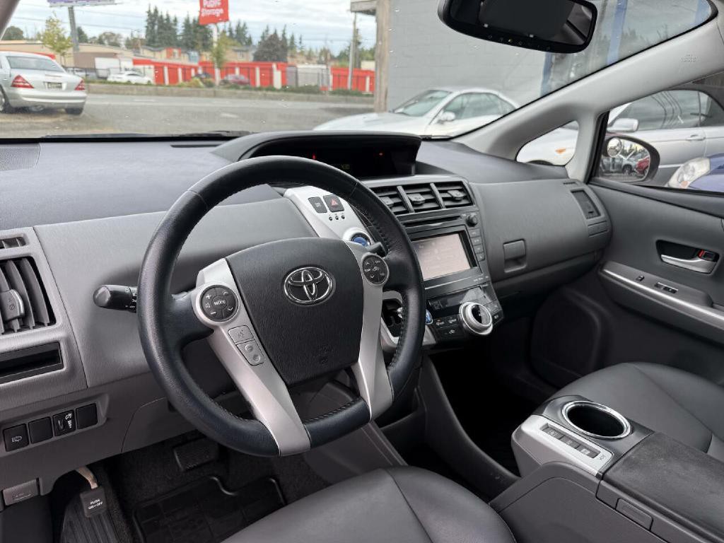 2013 Toyota Prius Image 16