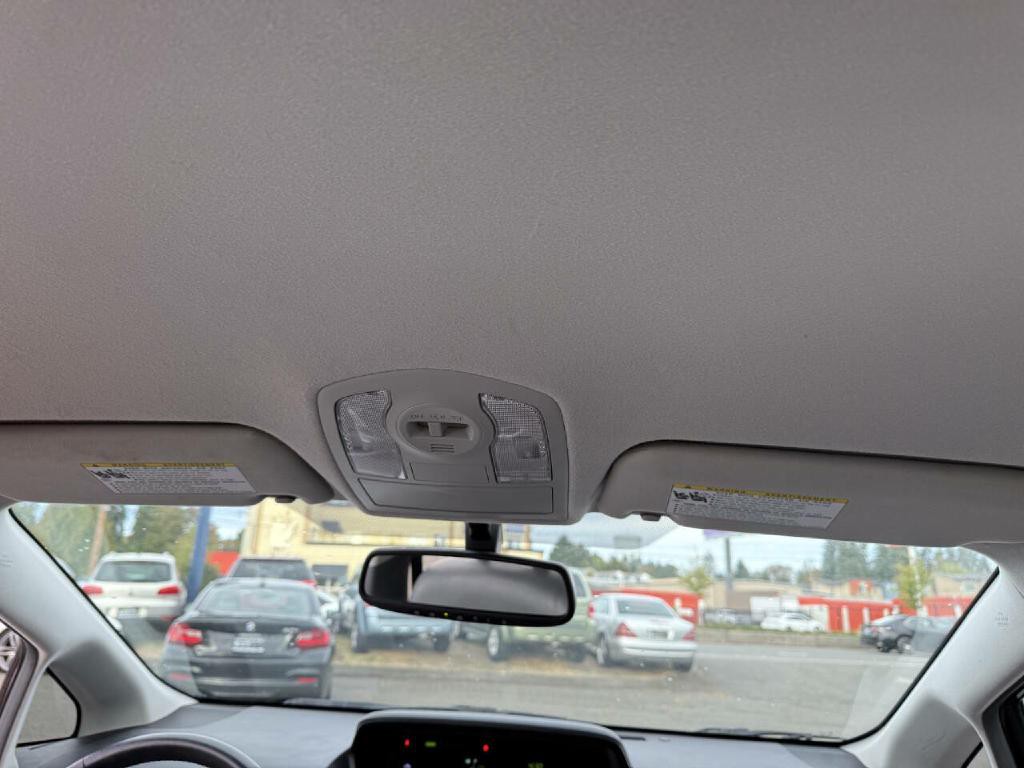 2013 Toyota Prius Image 19