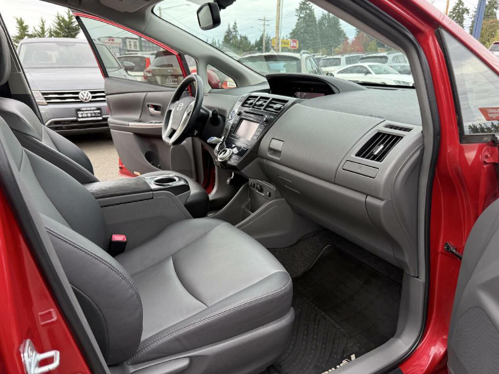 2013 Toyota Prius Image 24