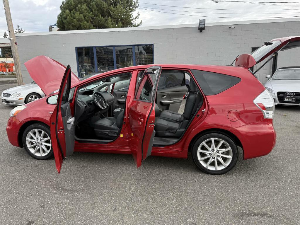 2013 Toyota Prius Image 28