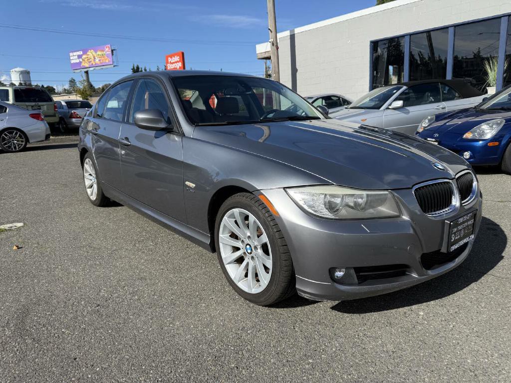 2011 BMW 3 Series Image 1