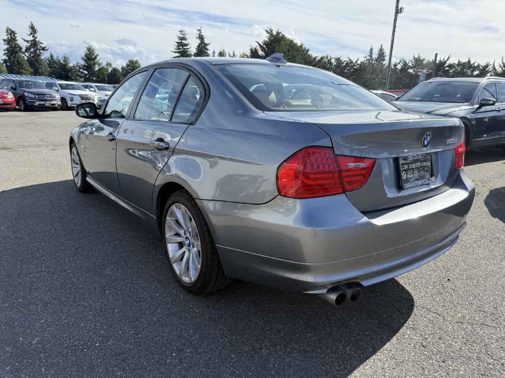 2011 BMW 3 Series Image 8