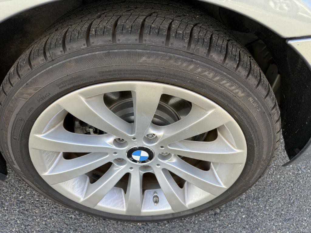 2011 BMW 3 Series Image 11