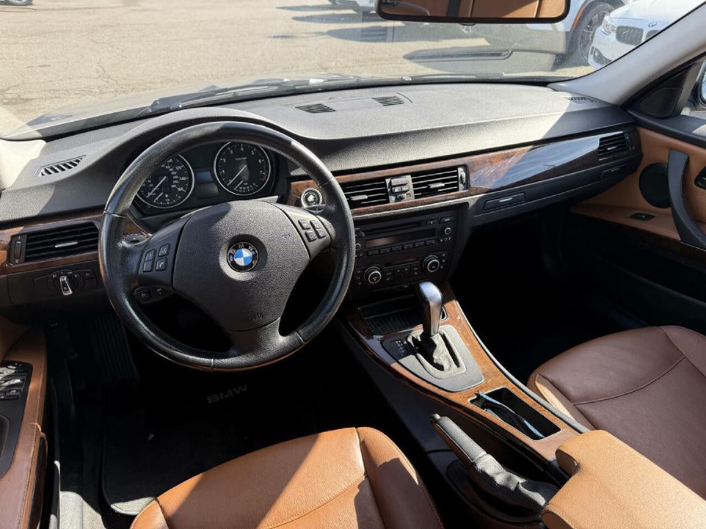 2011 BMW 3 Series Image 13