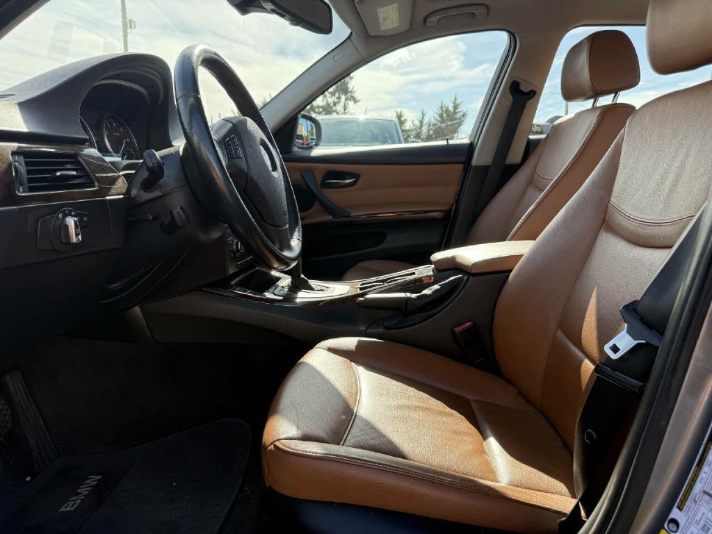 2011 BMW 3 Series Image 14