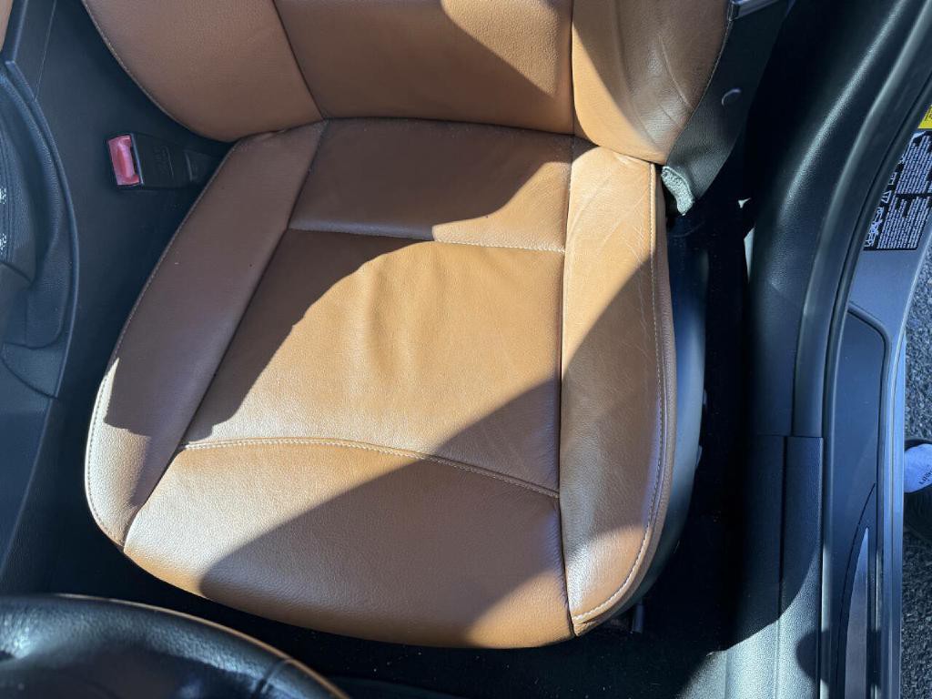 2011 BMW 3 Series Image 17