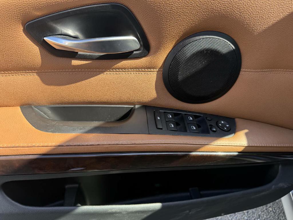 2011 BMW 3 Series Image 19