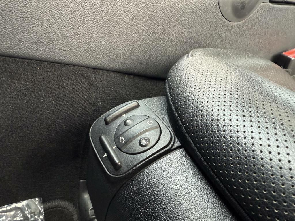 2006 Mercedes-Benz CLS-Class Image 28