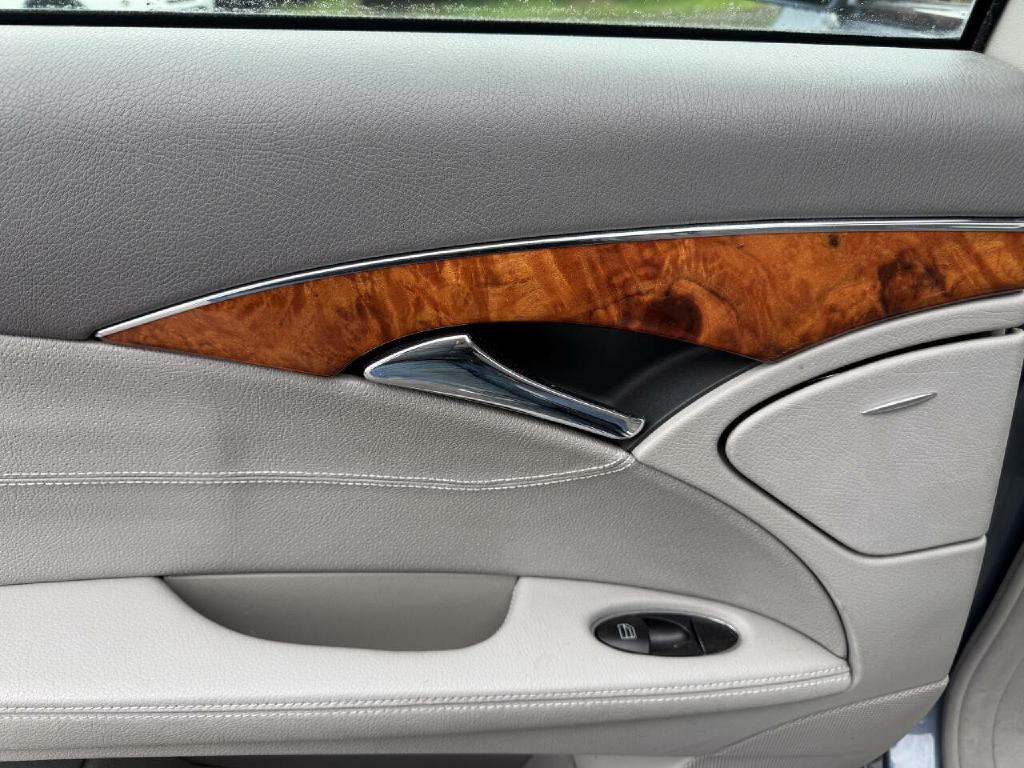 2003 Mercedes-Benz E-Class Image 16