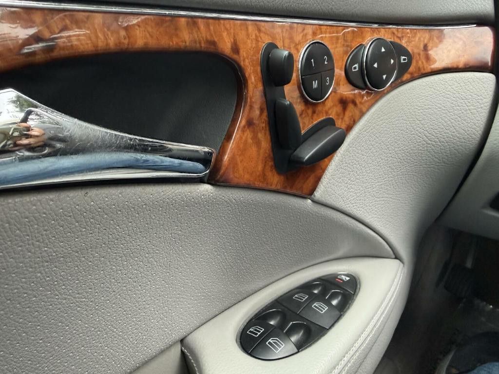 2003 Mercedes-Benz E-Class Image 23