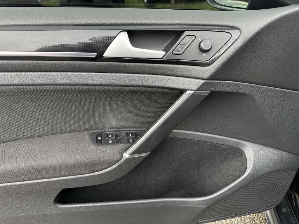 2016 Volkswagen GTI Image 12