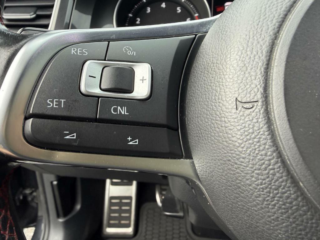 2016 Volkswagen GTI Image 16