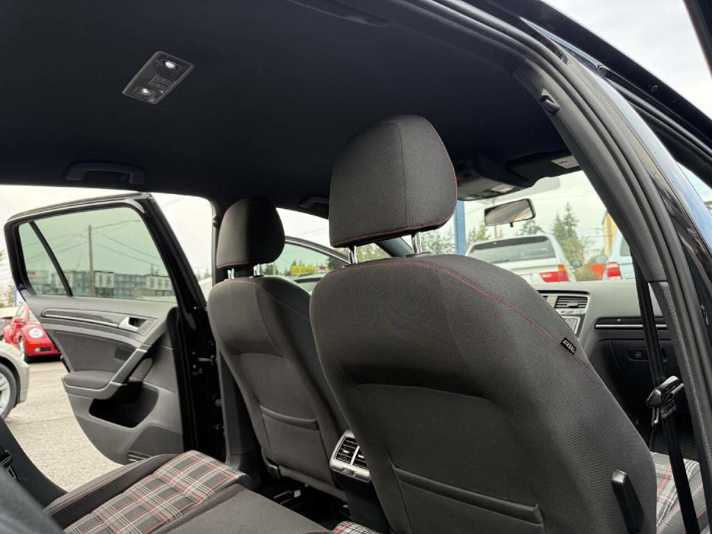 2016 Volkswagen GTI Image 24