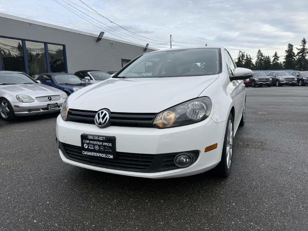 2011 Volkswagen Golf Image 2