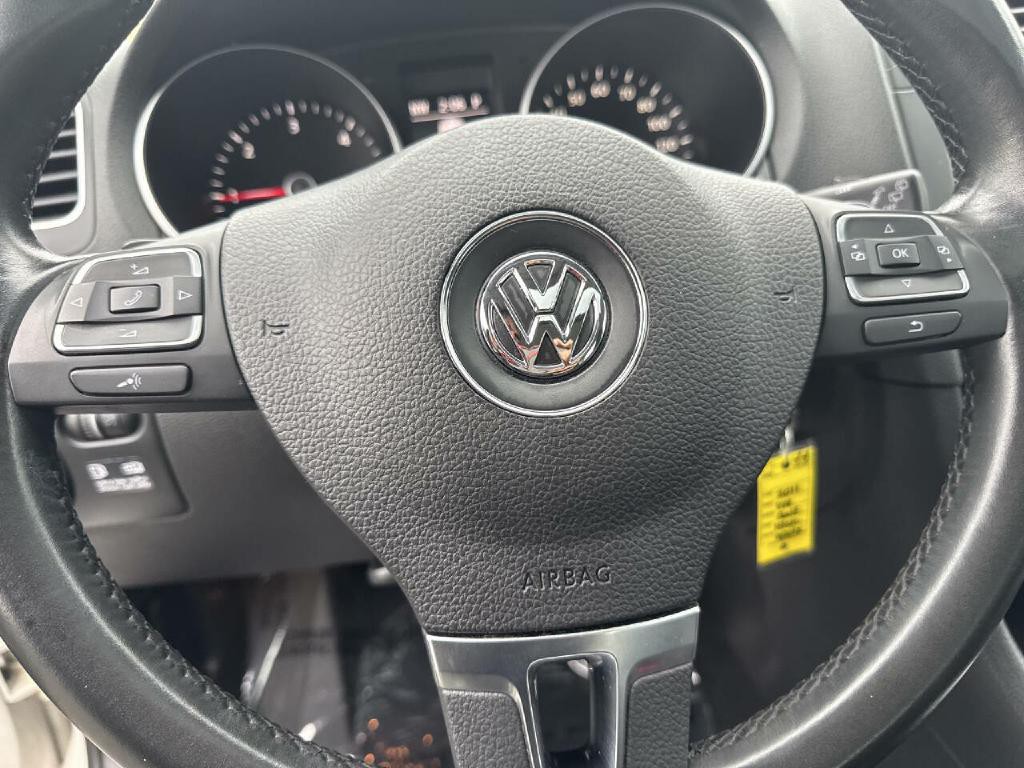 2011 Volkswagen Golf Image 17