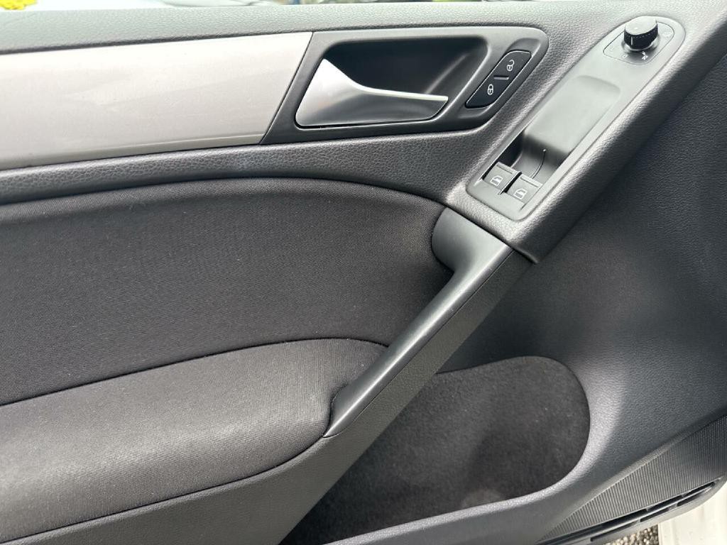 2011 Volkswagen Golf Image 18