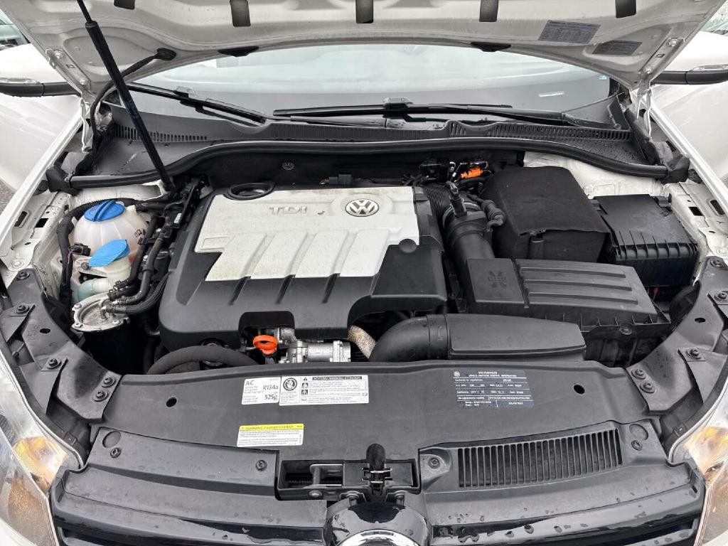 2011 Volkswagen Golf Image 23