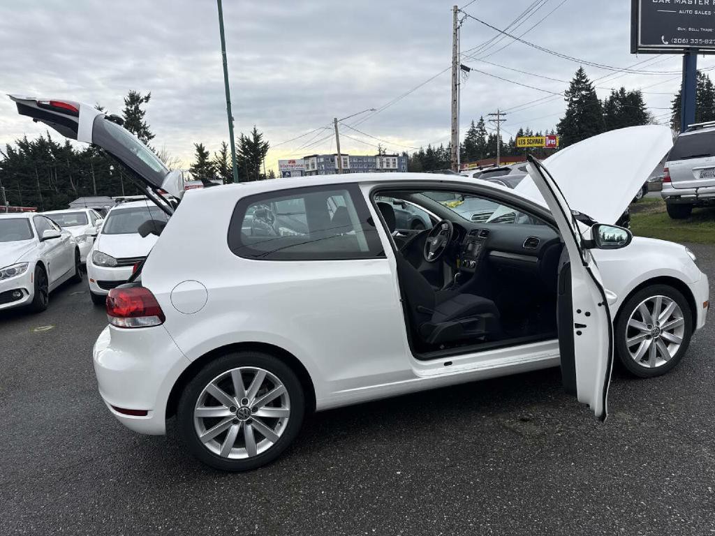 2011 Volkswagen Golf Image 24