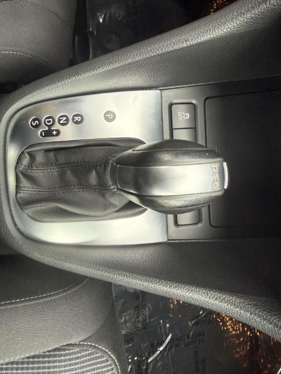 2011 Volkswagen Golf Image 26