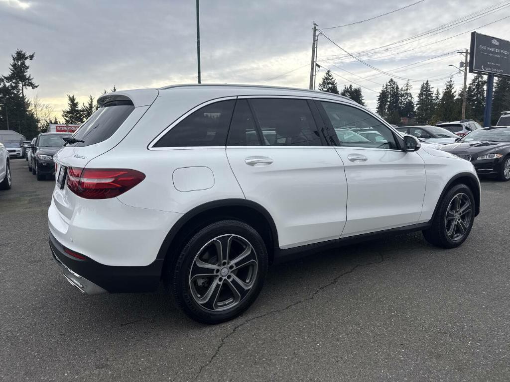 2016 Mercedes-Benz GLC-Class Image 2