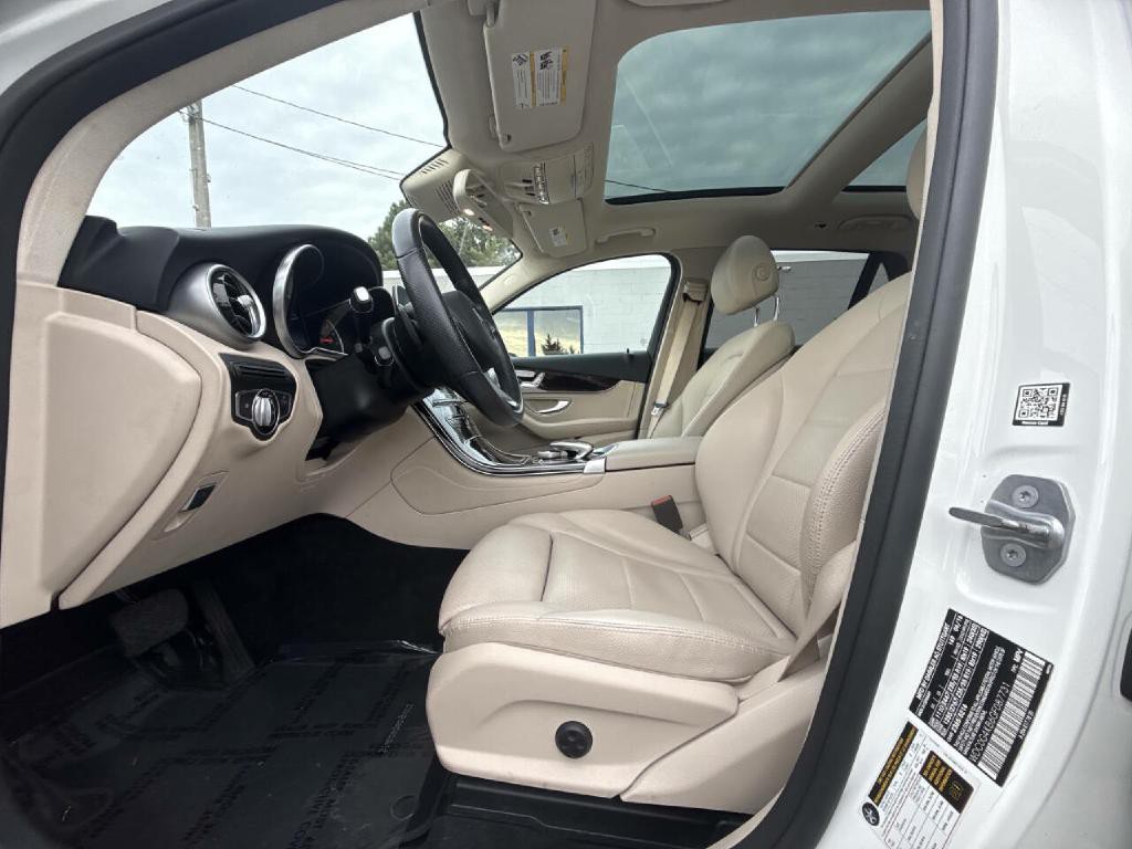 2016 Mercedes-Benz GLC-Class Image 16
