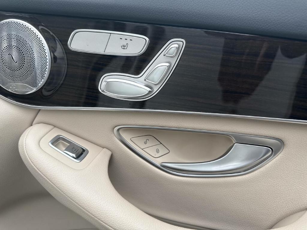 2016 Mercedes-Benz GLC-Class Image 22