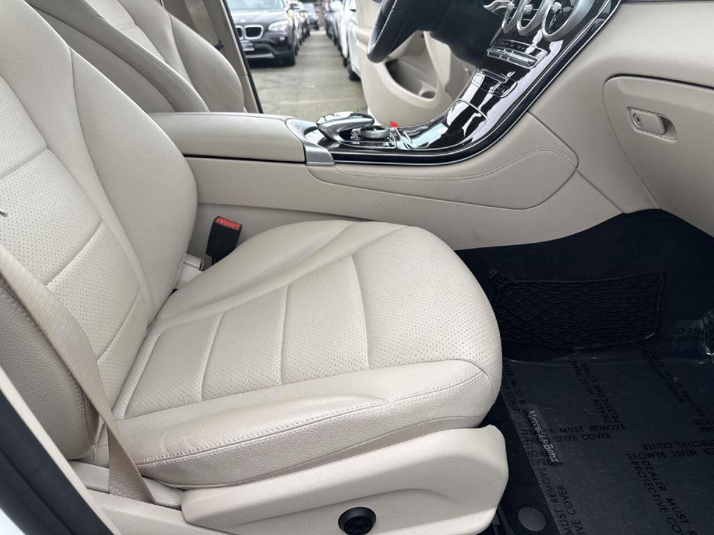 2016 Mercedes-Benz GLC-Class Image 23