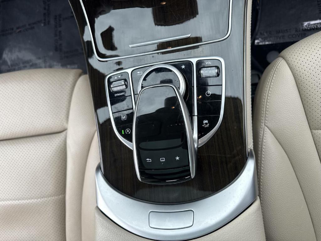 2016 Mercedes-Benz GLC-Class Image 24