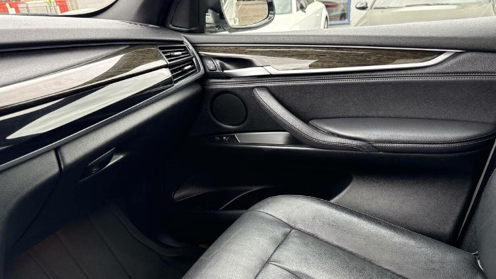 2017 BMW X5 Image 23