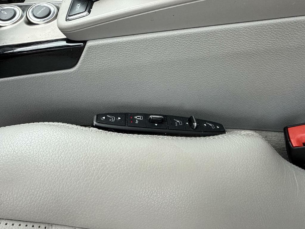 2010 Mercedes-Benz E-Class Image 21