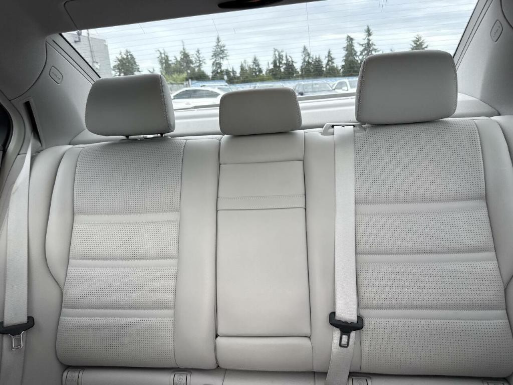 2010 Mercedes-Benz E-Class Image 22
