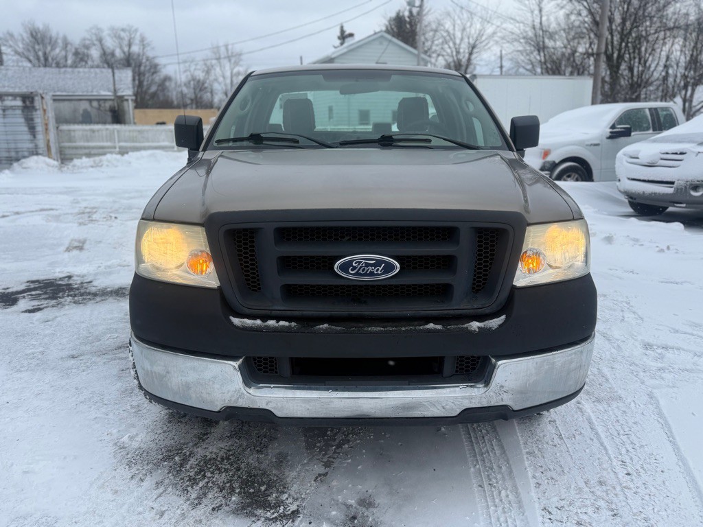 2005 Ford F-150 Image 2